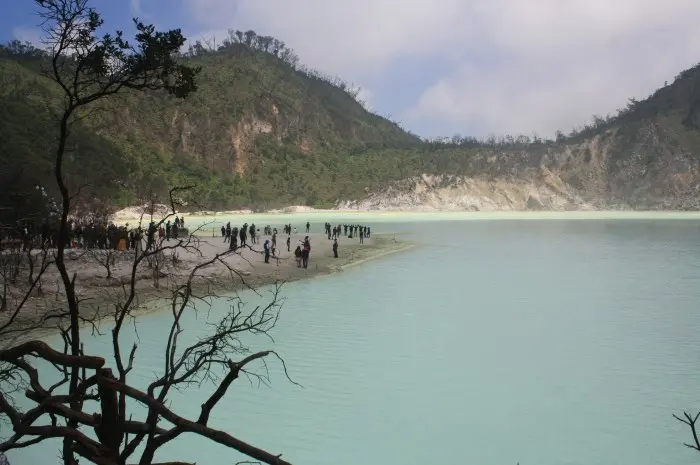 Destinasi Wisata Alam Terpopuler di Jawa Barat yang Wajib Dikunjungi