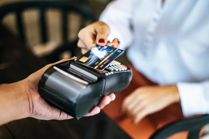 Kartu Kredit Tanpa Annual Fee: Benar-benar Gratis atau Ada Syarat Tersembunyi?